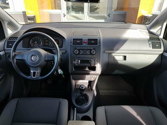 2011 Volkswagen Touran I Рестайлинг 2, белый, 910000 рублей - вид 10