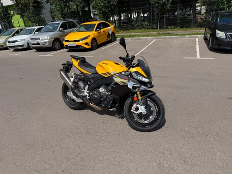 2025 Aprilia Tuono V4, жёлтый, 1979000 рублей, вид 2