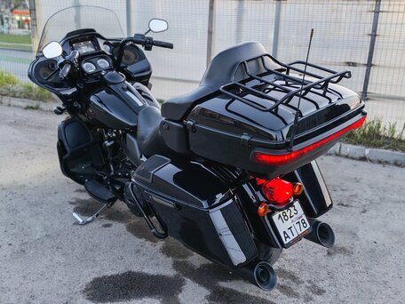 2021 Harley-Davidson Road Glide Limited, чёрный, 1990000 рублей, вид 4