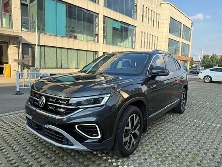 2023 Volkswagen Tayron I Рестайлинг, чёрный, 2635000 рублей, вид 3