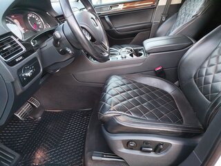 2017 Volkswagen Touareg II Рестайлинг, белый, 3500000 рублей, вид 2