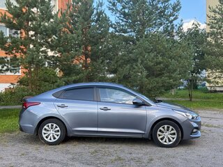 2019 Hyundai Solaris II, серый, 860000 рублей, вид 4