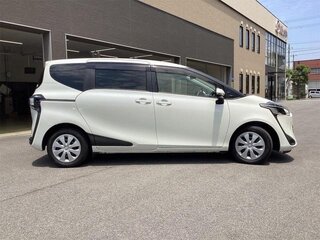 2021 Toyota Sienta II Рестайлинг, белый, 1100000 рублей, вид 2