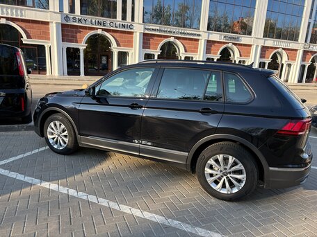 2021 Volkswagen Tiguan II Рестайлинг, чёрный, 2400000 рублей, вид 4