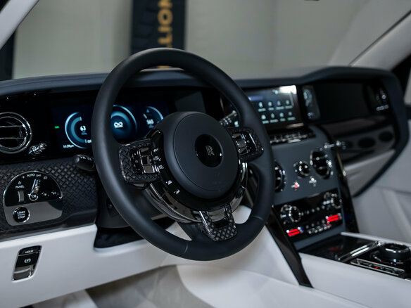 2025 Rolls-Royce Cullinan Black Badge I Рестайлинг (Series II), белый, 64500000 рублей - вид 20