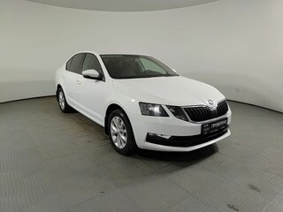 2019 Skoda Octavia III (A7) Рестайлинг, белый, 1570000 рублей, вид 3