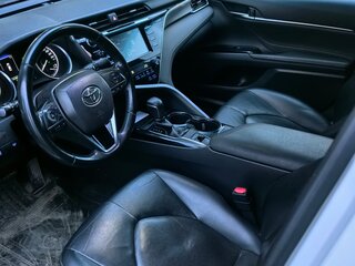 2019 Toyota Camry VIII (XV70), белый, 2200000 рублей, вид 4