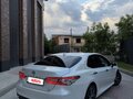 2021 Toyota Camry VIII (XV70) Рестайлинг, белый, 3400000 рублей