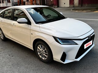 2022 Toyota Yaris IV, белый, 2250000 рублей, вид 2
