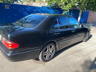 1999 Mercedes-Benz E-Класс 240 II (W210, S210) Рестайлинг, чёрный, 650000 рублей, вид 5
