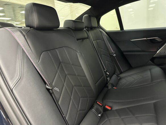 2023 BMW 5 серии 520d xDrive VIII (G60/G61/G68), синий, 6999000 рублей - вид 28