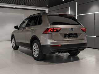 2020 Volkswagen Tiguan II, коричневый, 2700000 рублей, вид 4