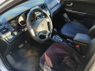 2016 Kia Rio III Рестайлинг, серебристый, 900000 рублей, вид 4