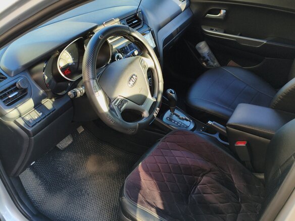 2016 Kia Rio III Рестайлинг, серебристый, 900000 рублей - вид 3