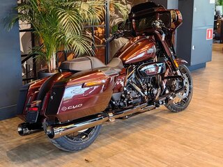 2024 Harley-Davidson CVO Street Glide, пурпурный, 3950000 рублей, вид 5