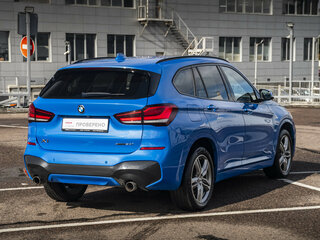 2020 BMW X1 20i xDrive II (F48) Рестайлинг, синий, 3400000 рублей, вид 5