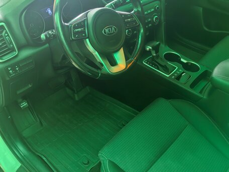 2020 Kia Sportage IV Рестайлинг, белый, 2000000 рублей, вид 5