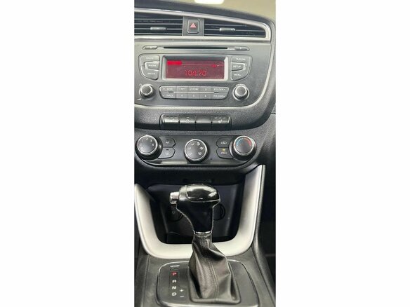 2017 Kia Ceed II Рестайлинг, белый - вид 13