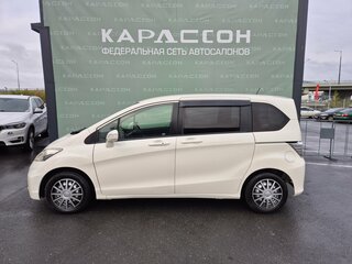 2011 Honda Freed I Рестайлинг, белый, 1050000 рублей, вид 3
