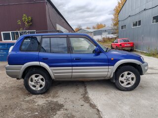 1999 Toyota RAV4 I (XA10), синий, 650000 рублей, вид 4