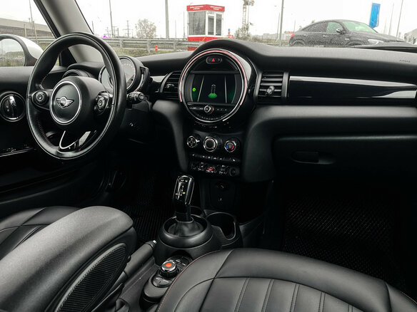 2018 Mini Hatch Cooper III (F55/F56) Рестайлинг, красный, 1819000 рублей - вид 8