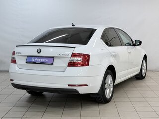 2018 Skoda Octavia III (A7) Рестайлинг, белый, 1650000 рублей, вид 4