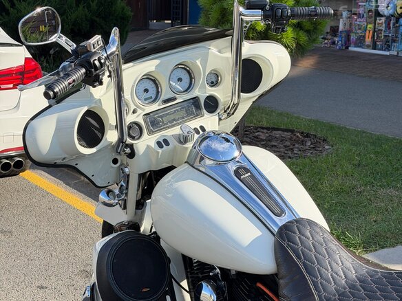 2011 Harley-Davidson Electra Glide, белый, 975000 рублей - вид 13