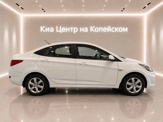 2013 Hyundai Solaris I, белый, 799990 рублей, вид 4