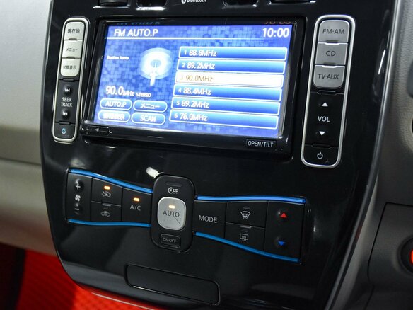 2012 Nissan Leaf (EM57) I (ZE0/AZE0), красный, 729000 рублей - вид 15