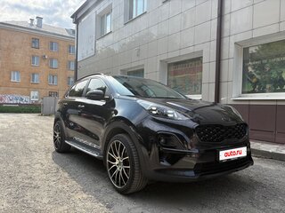 2021 Kia Sportage IV Рестайлинг, чёрный, 2600000 рублей, вид 4