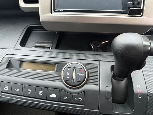 2011 Honda Freed Spike I, серый, 875000 рублей - вид 9