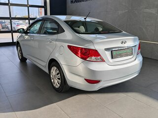 2011 Hyundai Solaris I, серый, 739000 рублей, вид 4