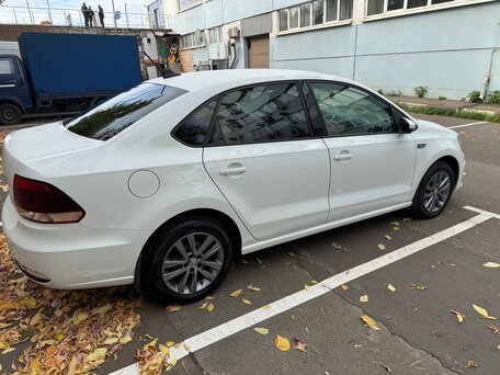2020 Volkswagen Polo V Рестайлинг, белый, 1485000 рублей, вид 4
