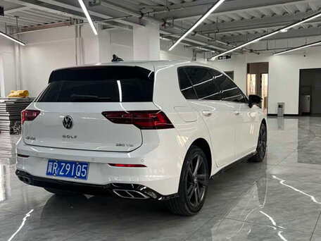 2023 Volkswagen Golf VIII, белый, 1920000 рублей, вид 4