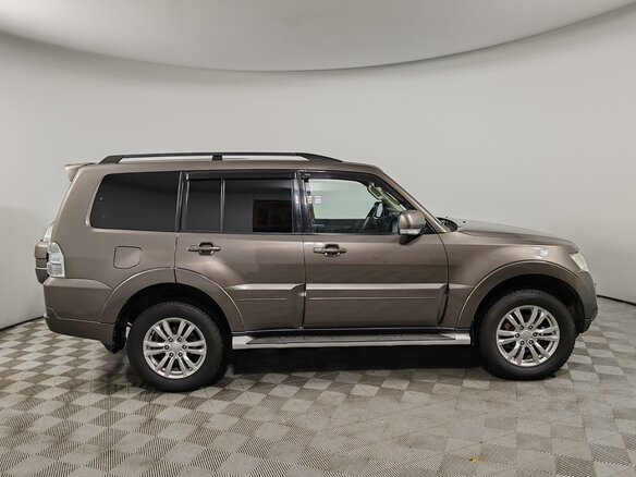 2014 Mitsubishi Pajero IV Рестайлинг 1, коричневый, 1900000 рублей - вид 3