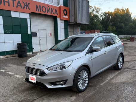 2018 Ford Focus III Рестайлинг, серебристый, 890000 рублей, вид 2