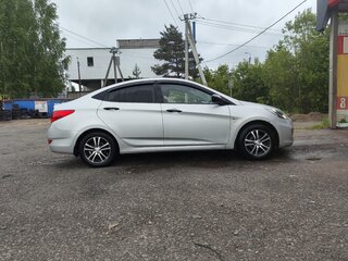 2013 Hyundai Solaris I, серебристый, 570000 рублей, вид 4
