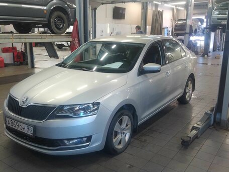 2017 Skoda Rapid I Рестайлинг, серебристый, 1070000 рублей, вид 1
