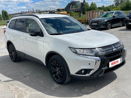 2021 Mitsubishi Outlander III Рестайлинг 3, белый, 2640000 рублей, вид 4