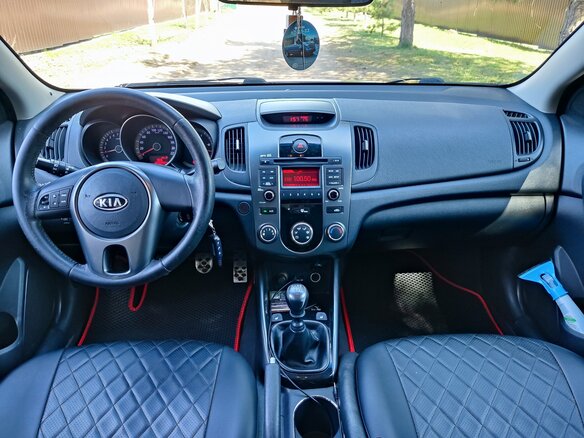 2010 Kia Cerato 6-speed II, пурпурный, 700000 рублей - вид 13