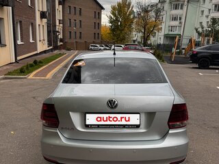 2016 Volkswagen Polo V Рестайлинг, серебристый, 1150000 рублей, вид 4