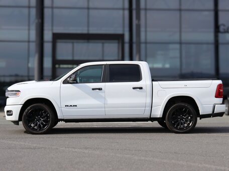 2025 Ram 1500 Crew Cab V Рестайлинг, белый, 11790000 рублей, вид 3