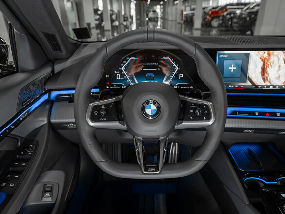 2024 BMW 5 серии 530i xDrive VIII (G60/G61/G68), синий, 8500000 рублей - вид 12