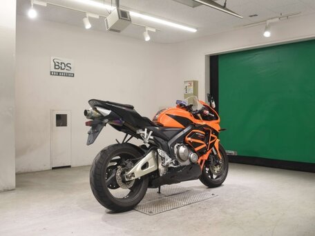2006 Honda CBR 600RR, оранжевый, 461000 рублей, вид 4
