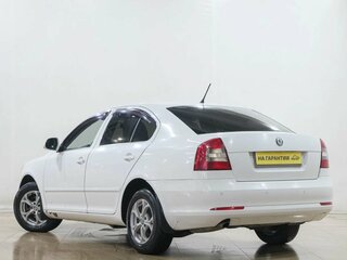 2012 Skoda Octavia II (A5) Рестайлинг, белый, 749000 рублей, вид 4