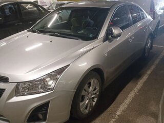 2013 Chevrolet Cruze I Рестайлинг, серебристый, 800000 рублей, вид 1