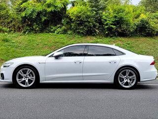 2022 Audi A7 L 45 TFSI II (4K), белый, 6350000 рублей, вид 4