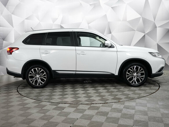 2016 Mitsubishi Outlander III Рестайлинг 2, белый - вид 5