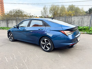 2020 Hyundai Elantra VII (CN7), синий, 1820000 рублей, вид 3