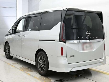 2023 Nissan Serena VI (C28), белый, 2400000 рублей, вид 4